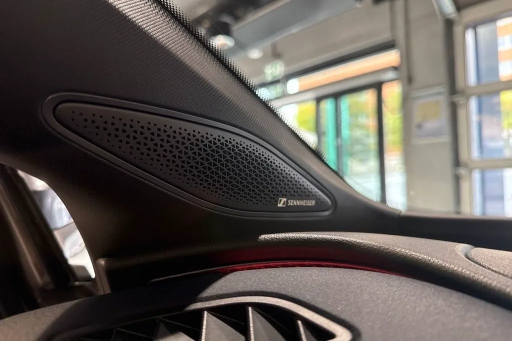 Vehicle image 18