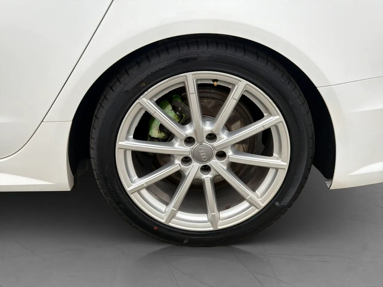 Vehicle image 25