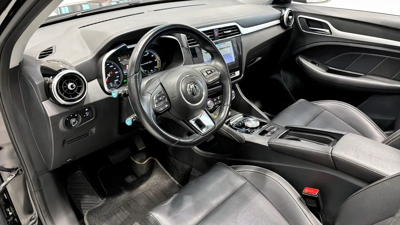 Vehicle image 9