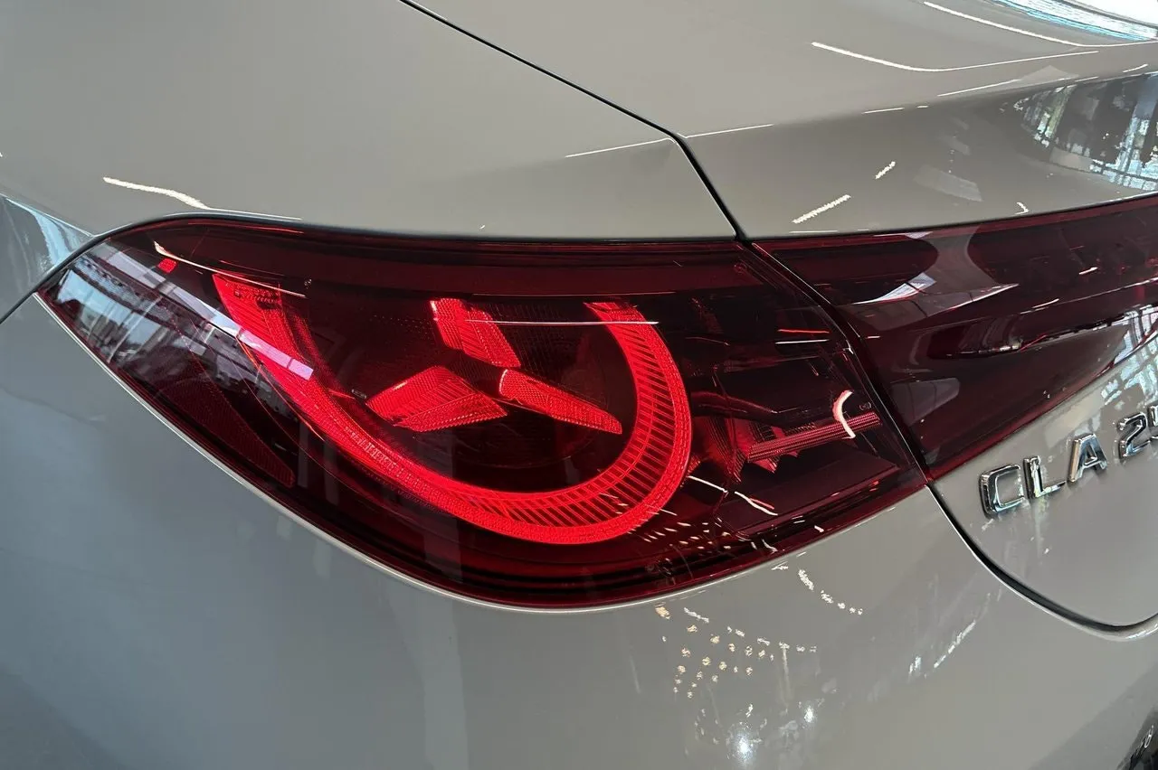 Vehicle image 28