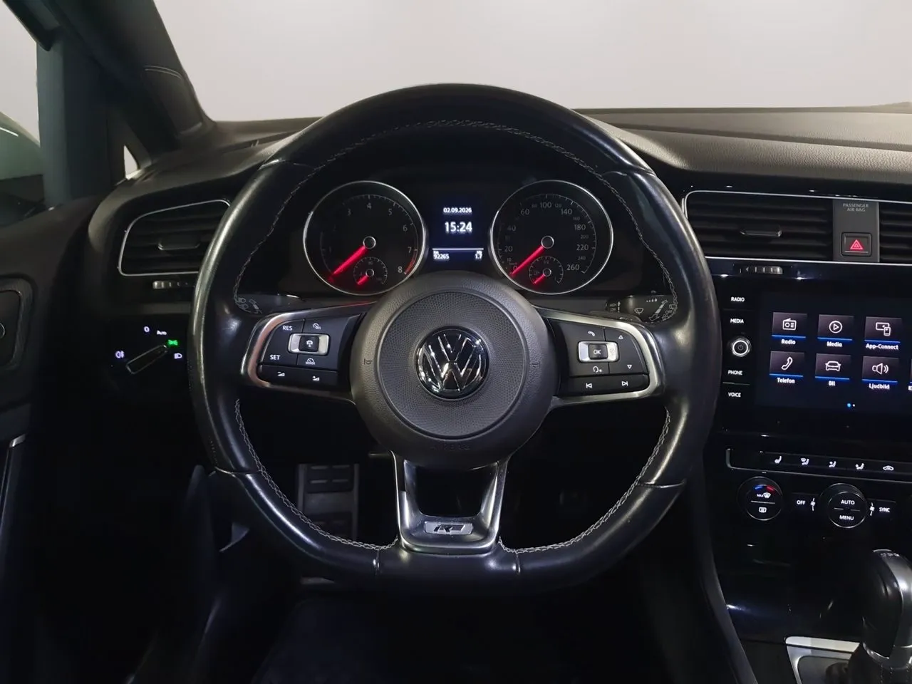 Vehicle image 15