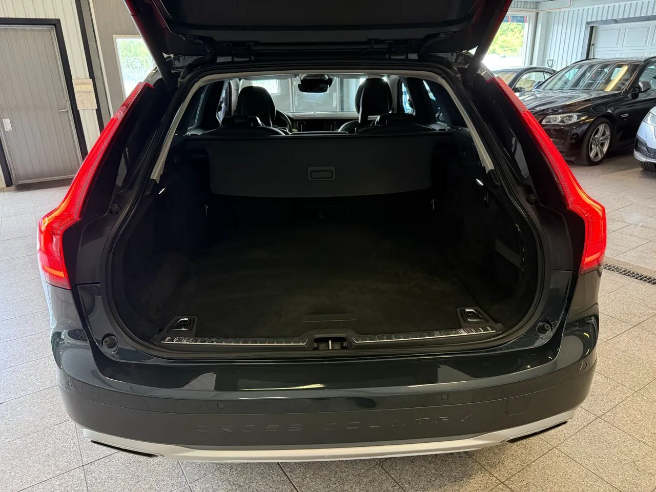 Vehicle image 8