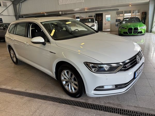 Volkswagen Passat SC 1.4 TSI 150 4Motion 2 ägare Låg skatt Kamera Drag - 2016