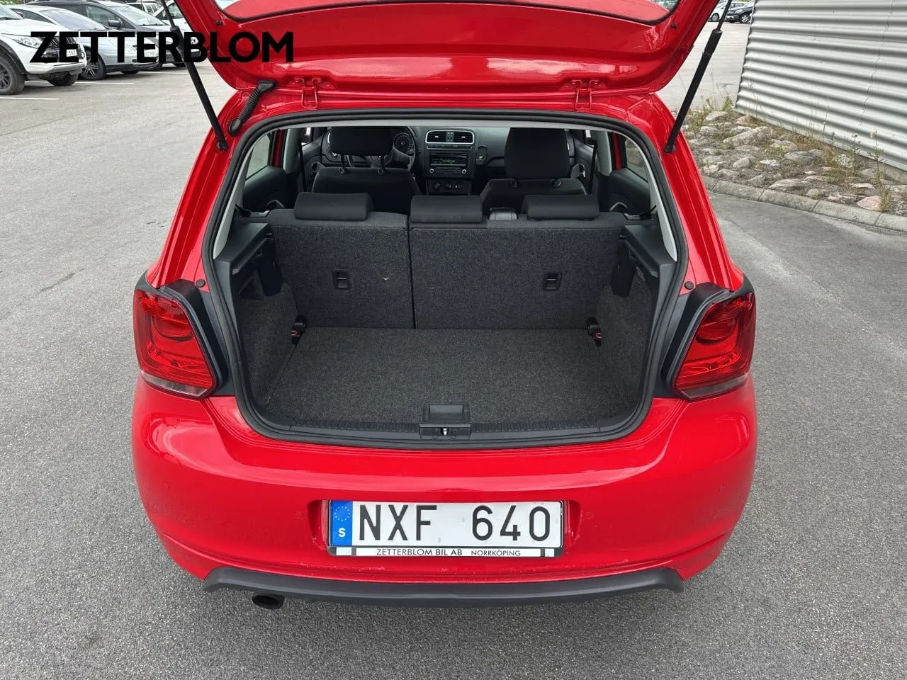 Vehicle image 5