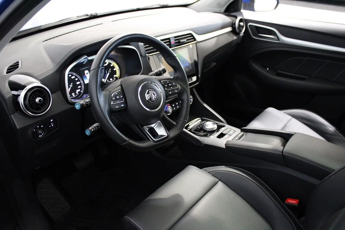 Vehicle image 13