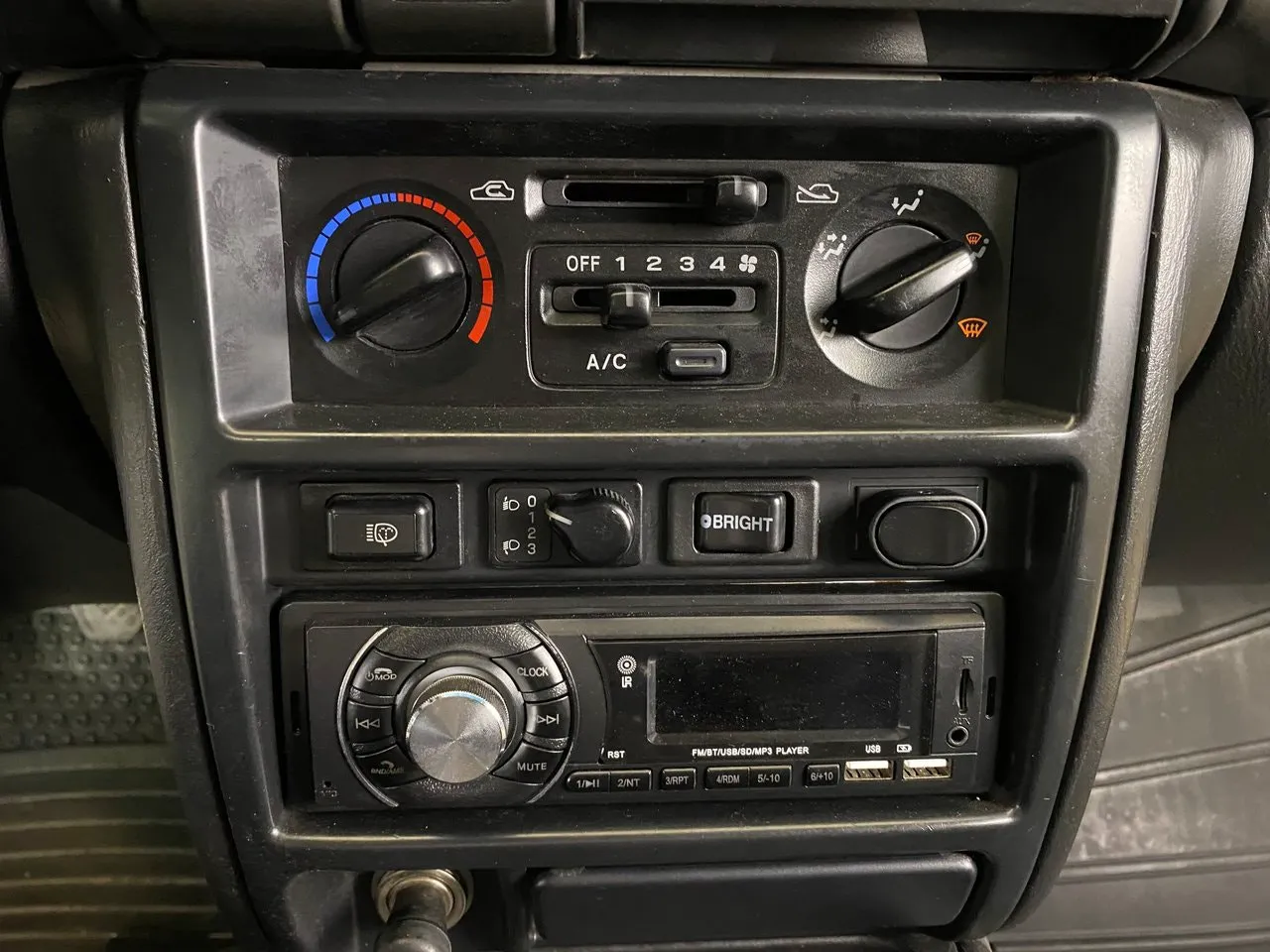 Vehicle image 18