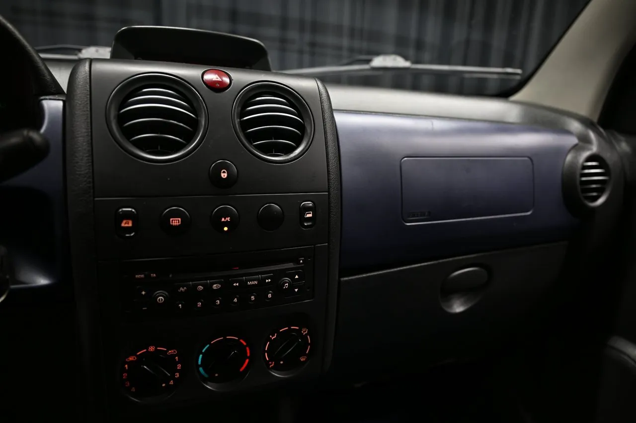 Vehicle image 22