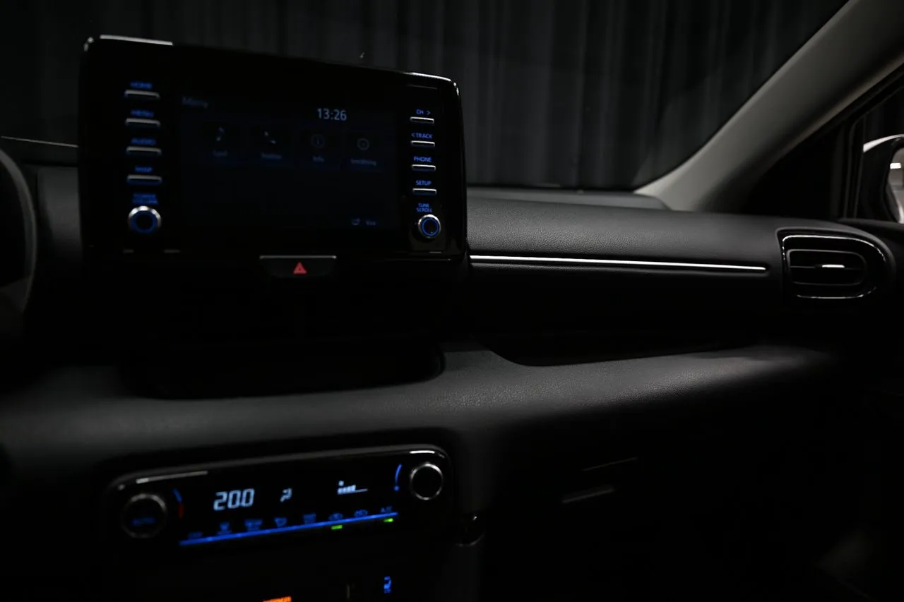 Vehicle image 18