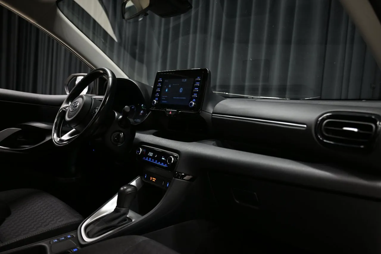 Vehicle image 21