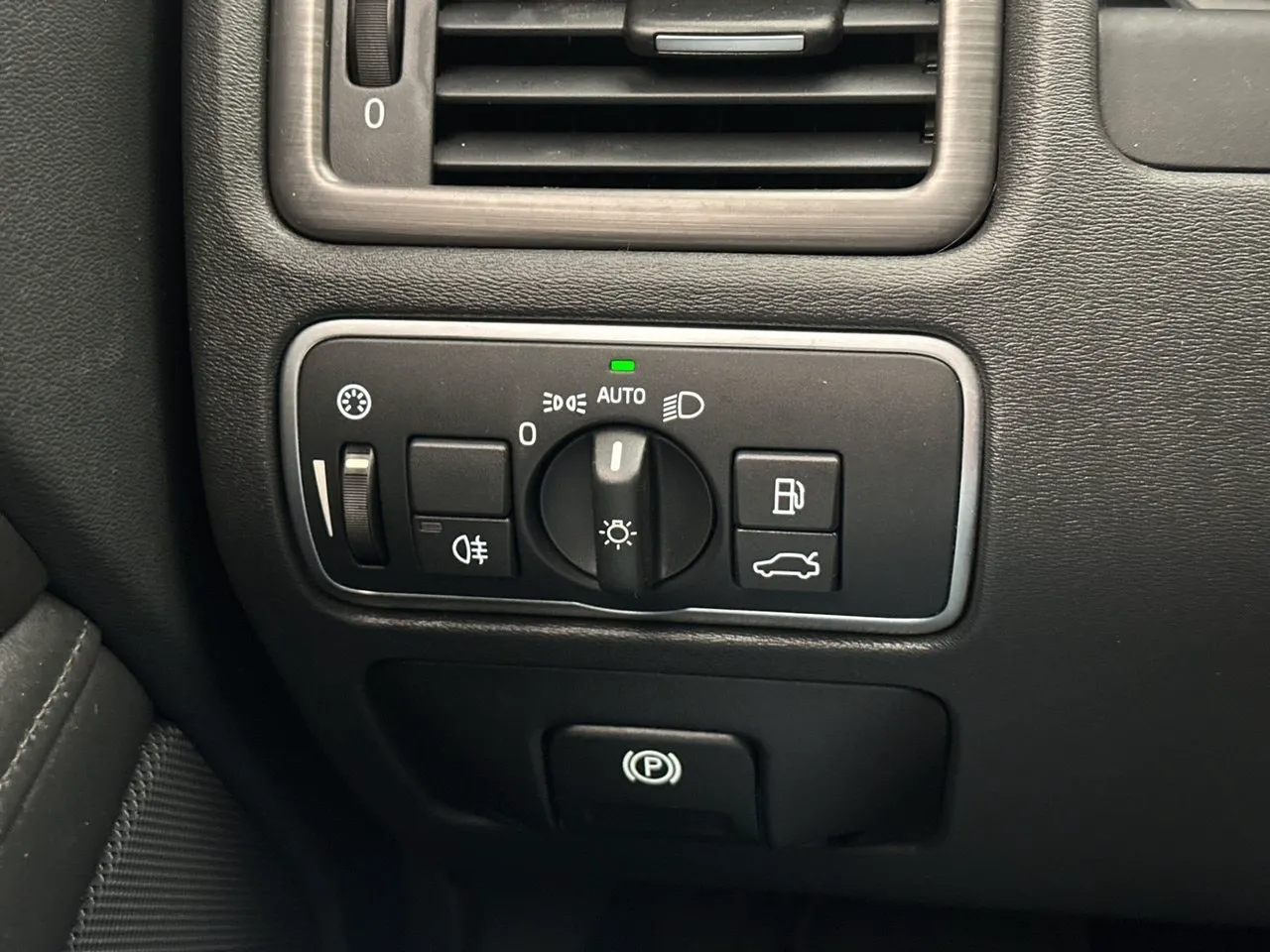 Vehicle image 34