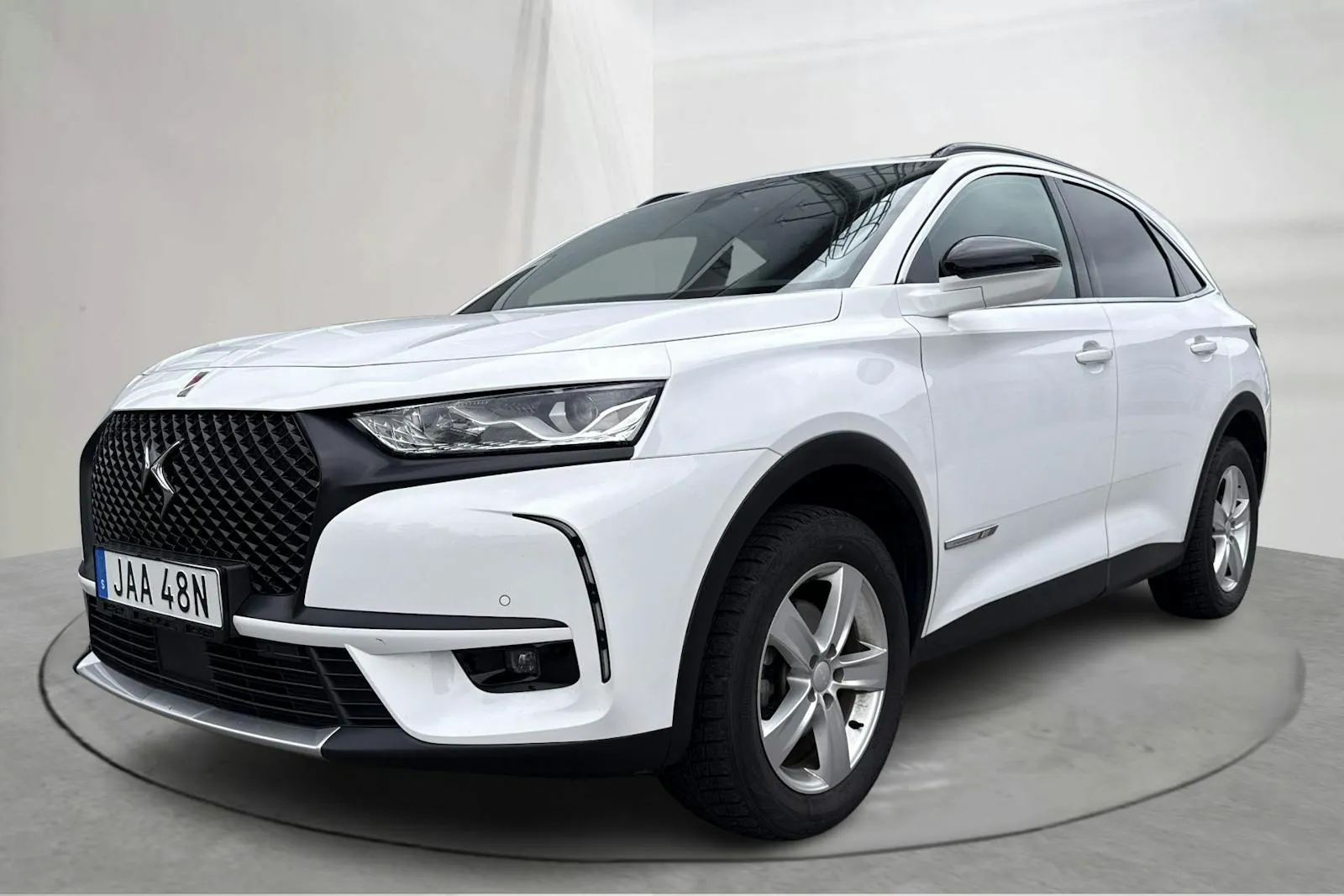 Vehicle image 16
