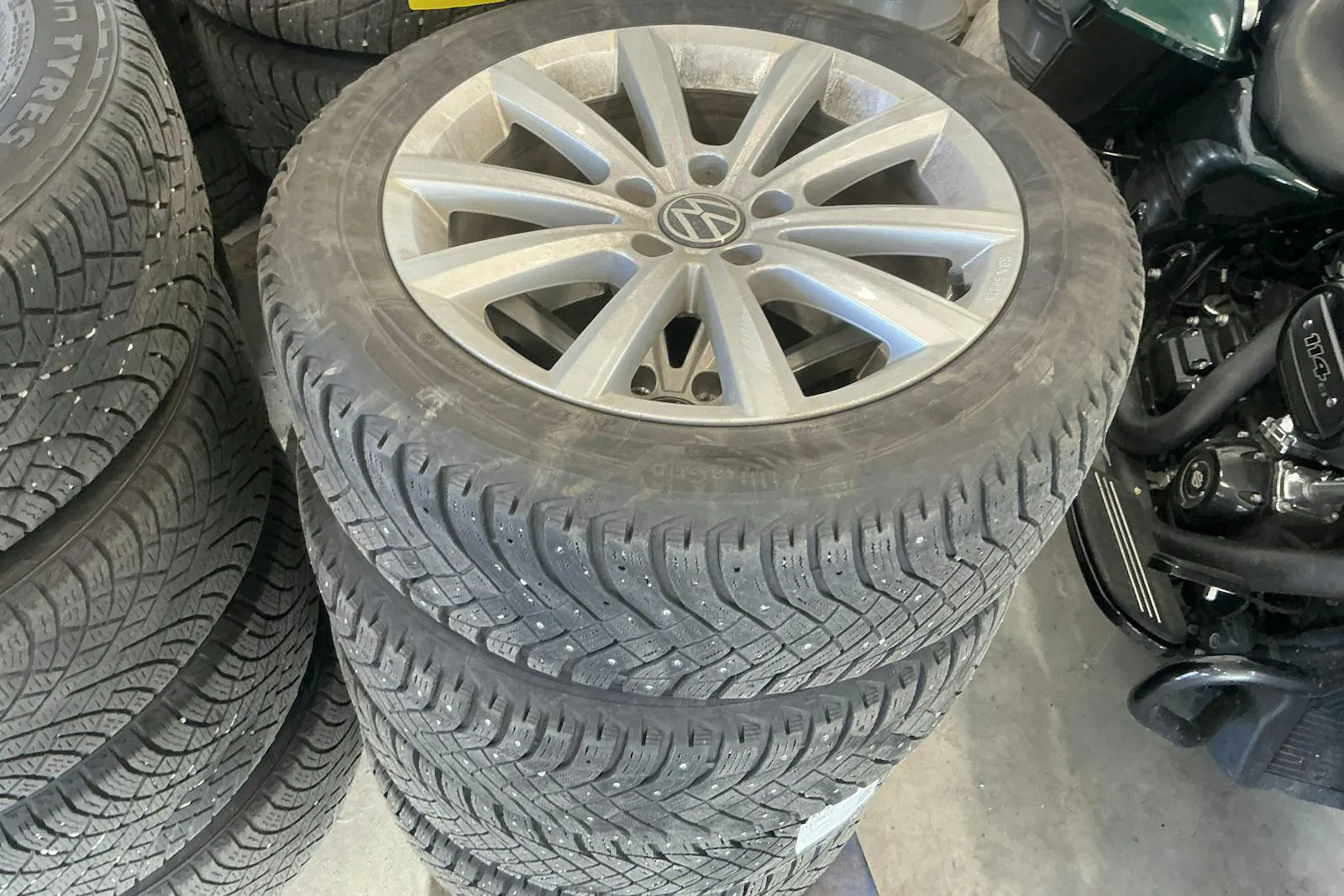 Vehicle image 16