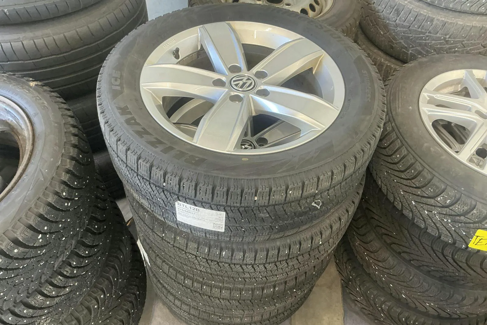 Vehicle image 16