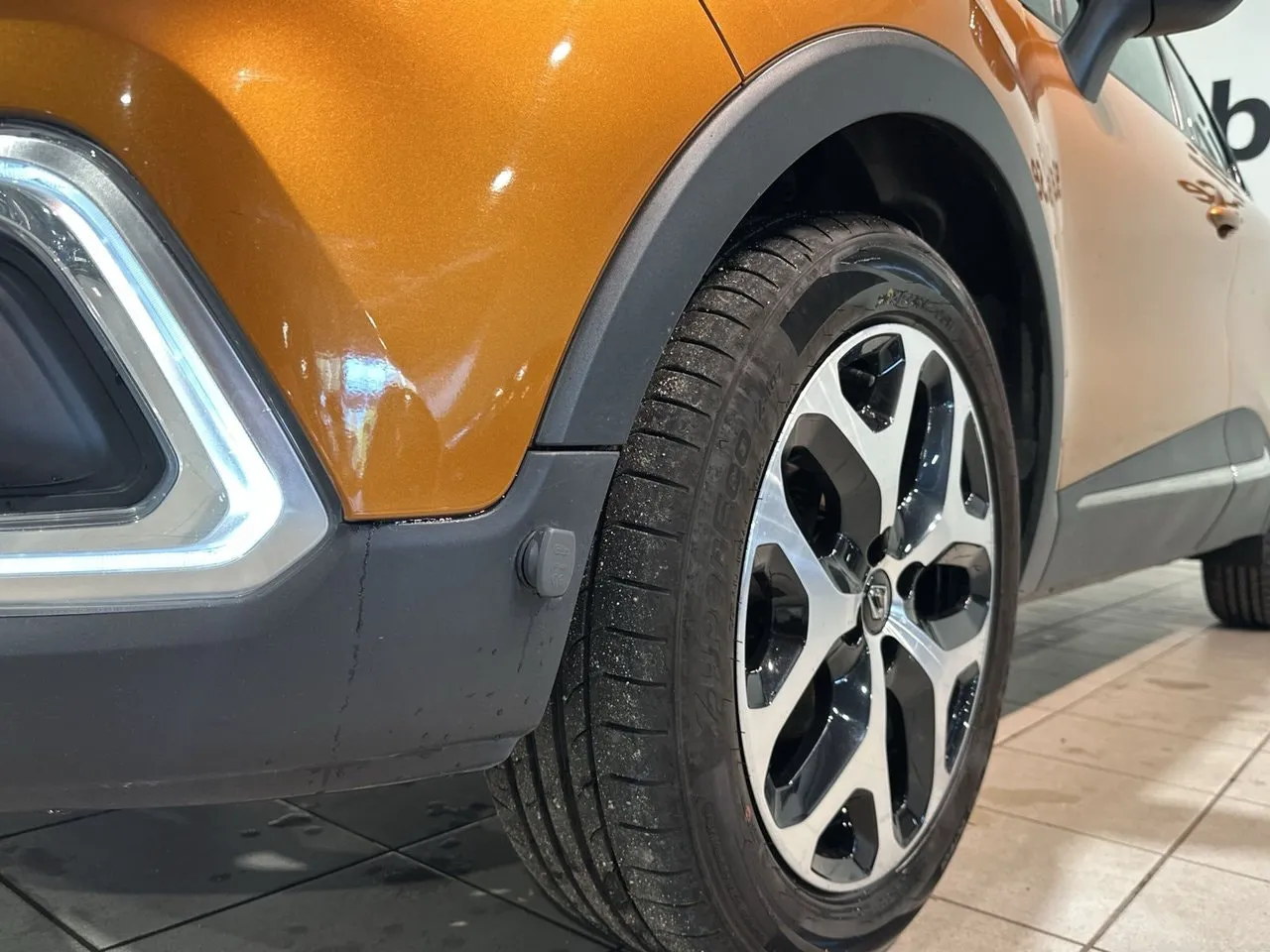Vehicle image 18