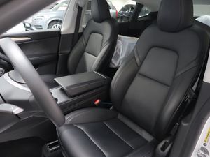 Tesla Model Y bild 18