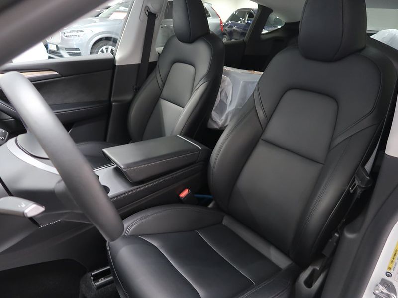 Tesla Model Y bild 18