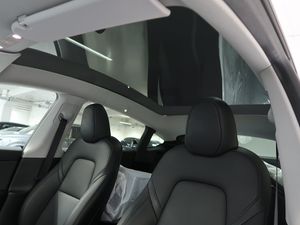 Tesla Model Y bild 23