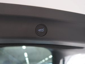 Tesla Model Y bild 32