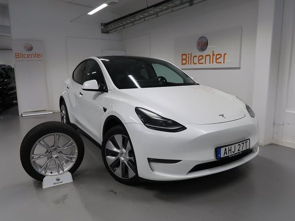 Tesla Model Y Long Range AWD V-Däck ingår Drag-Navi-Kamera-Pano-Skinn - 2024