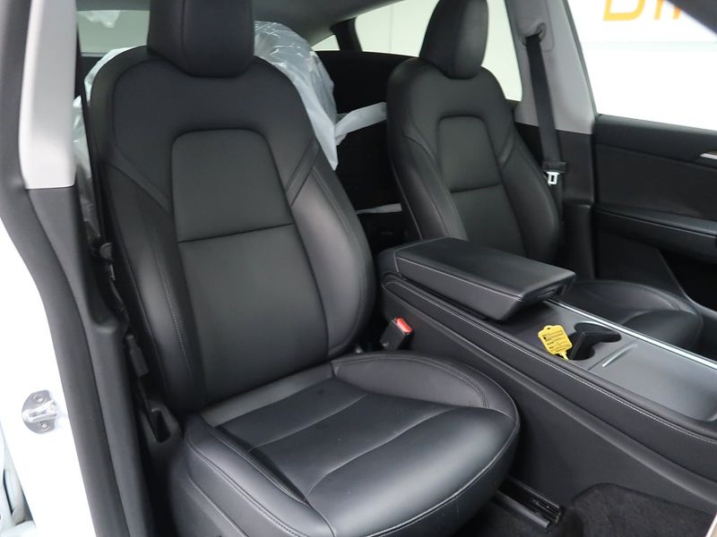 Tesla Model Y bild 21
