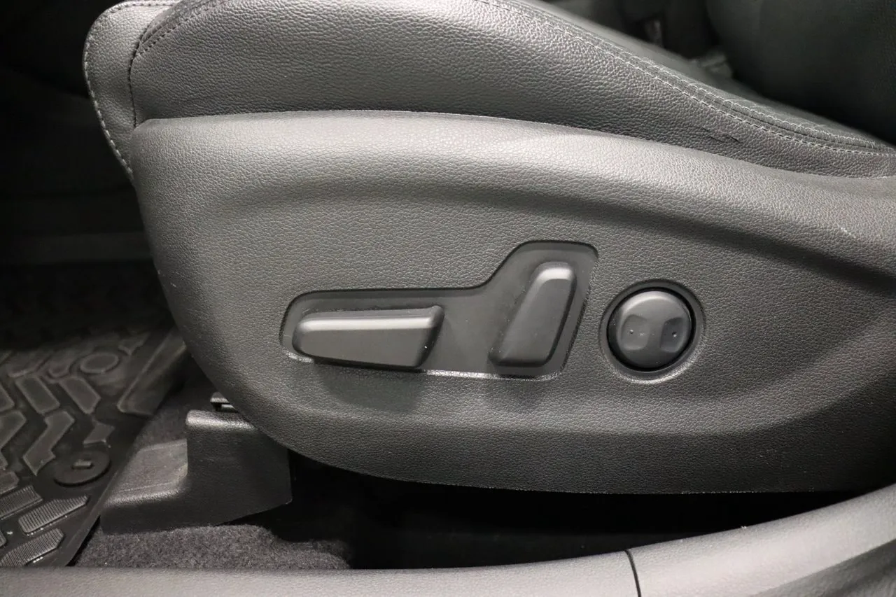 Vehicle image 28
