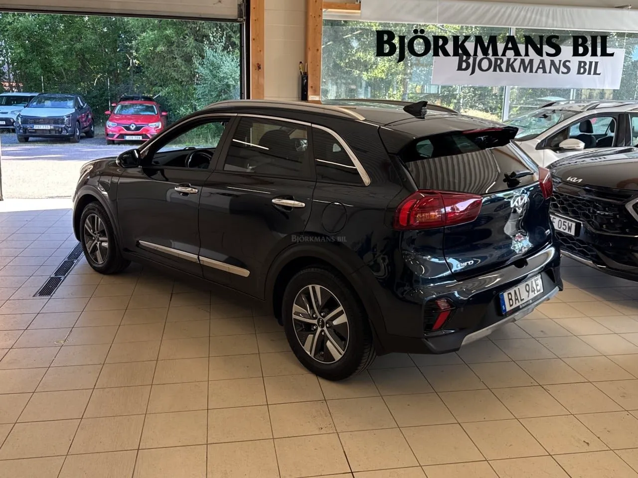Vehicle image 5