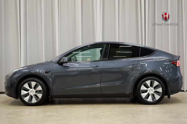 Tesla Model Y Standard Range RWD Drag Värmepump Rattvärme MOMS - 2023