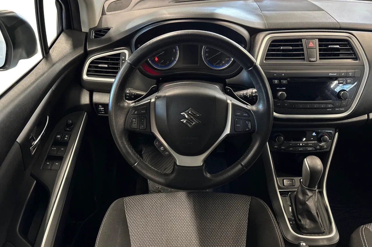 Vehicle image 15
