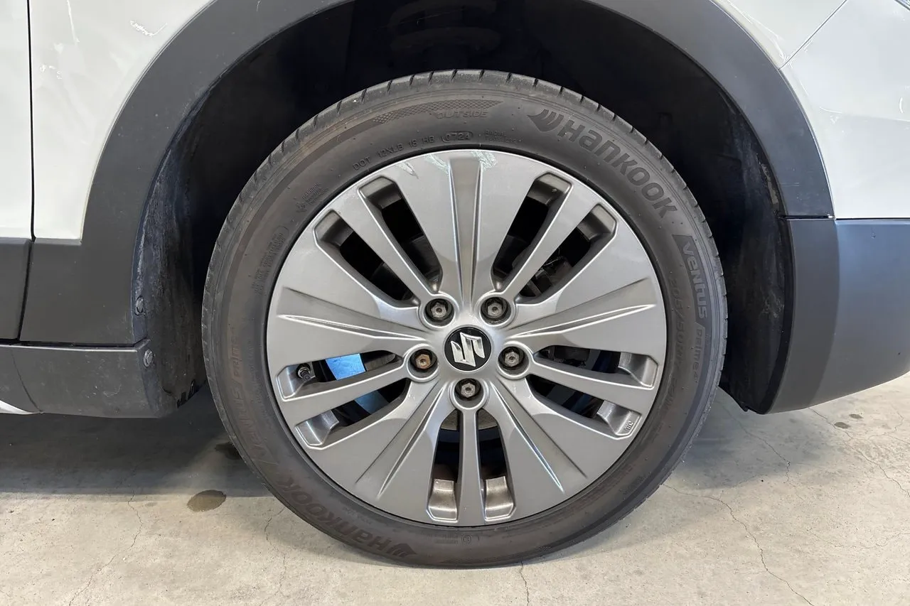 Vehicle image 10