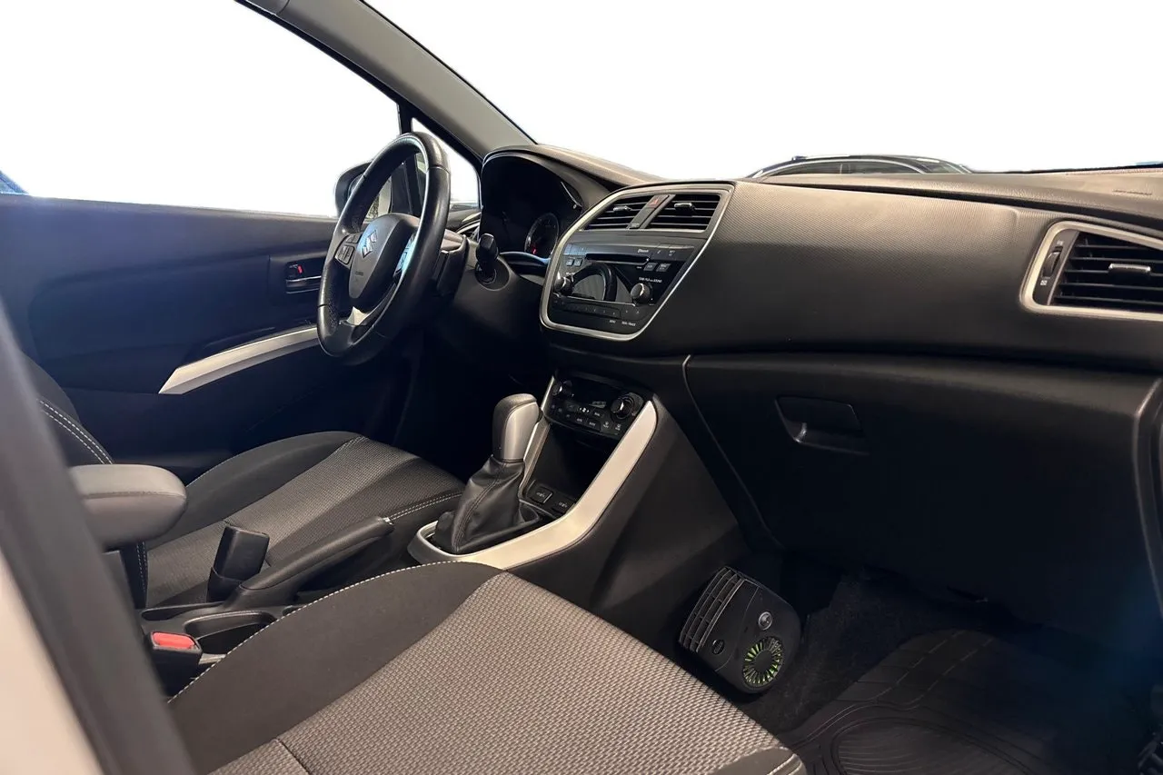 Vehicle image 14