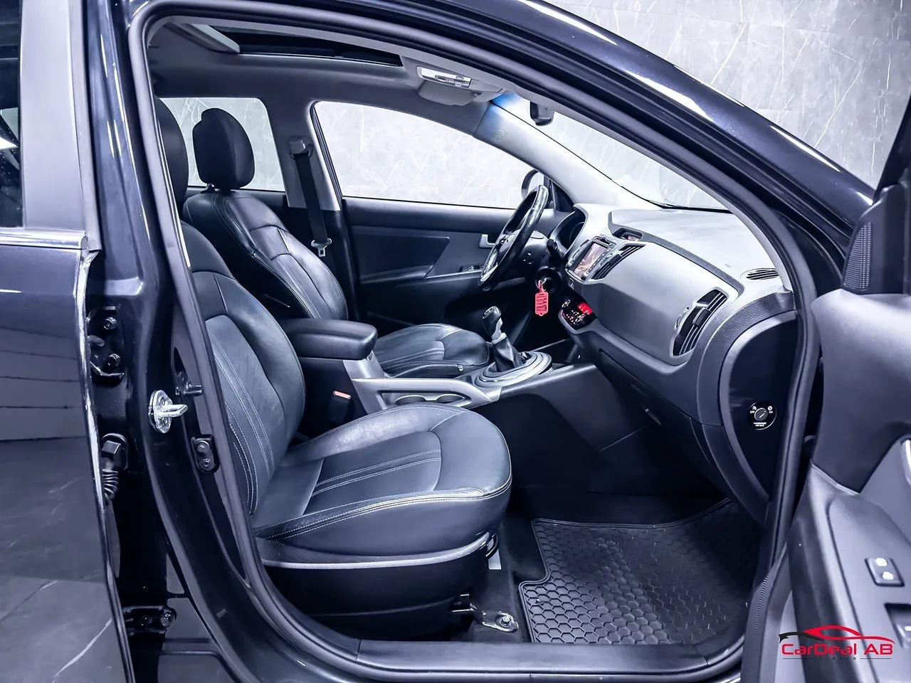 Vehicle image 14