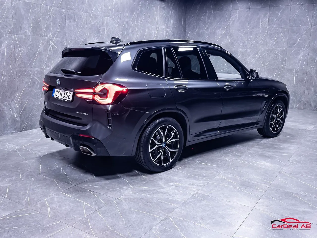 Vehicle image 6