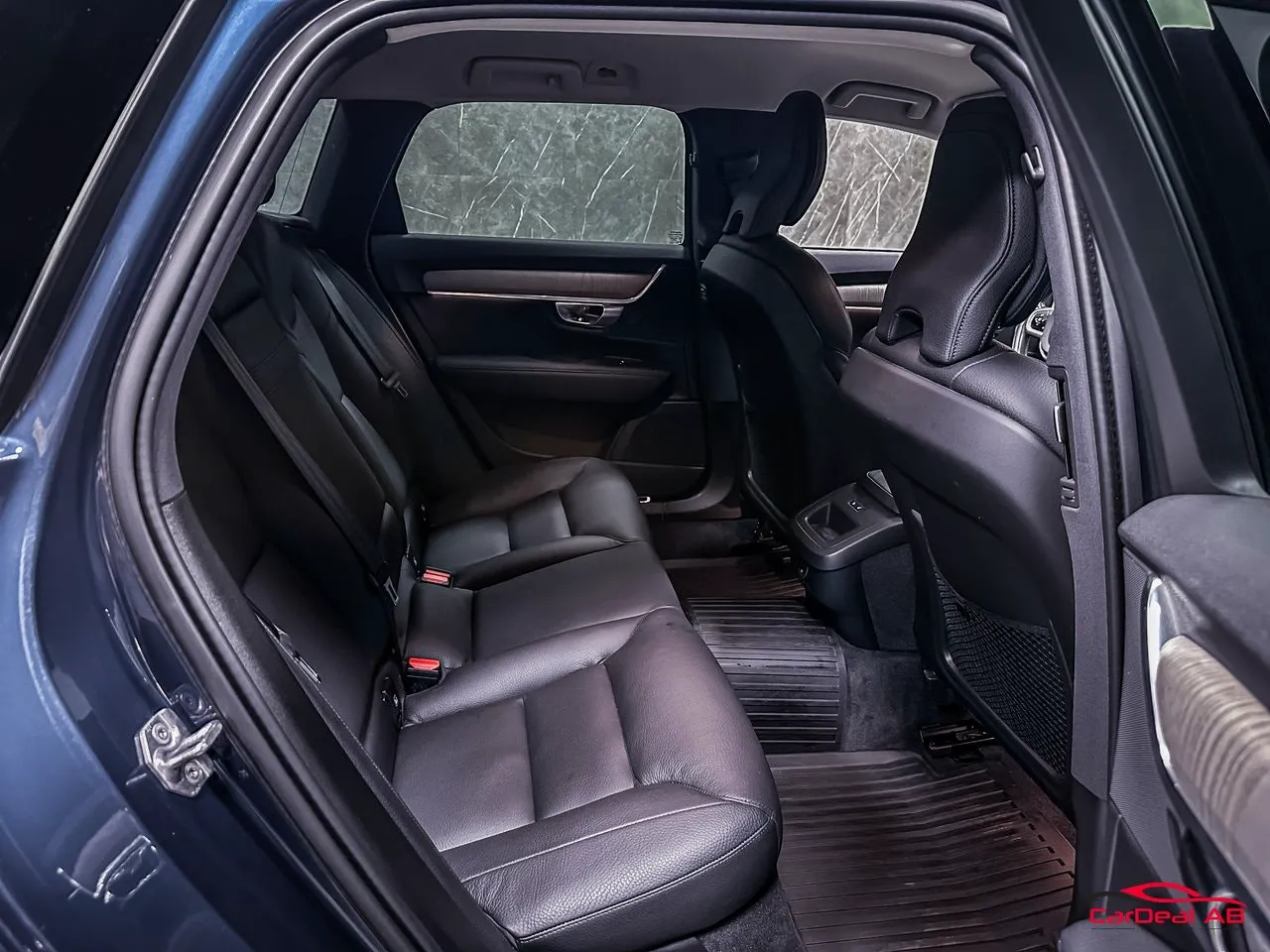 Vehicle image 16