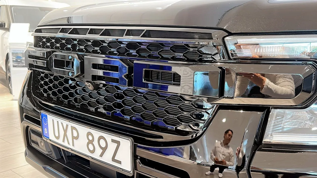 Vehicle image 9