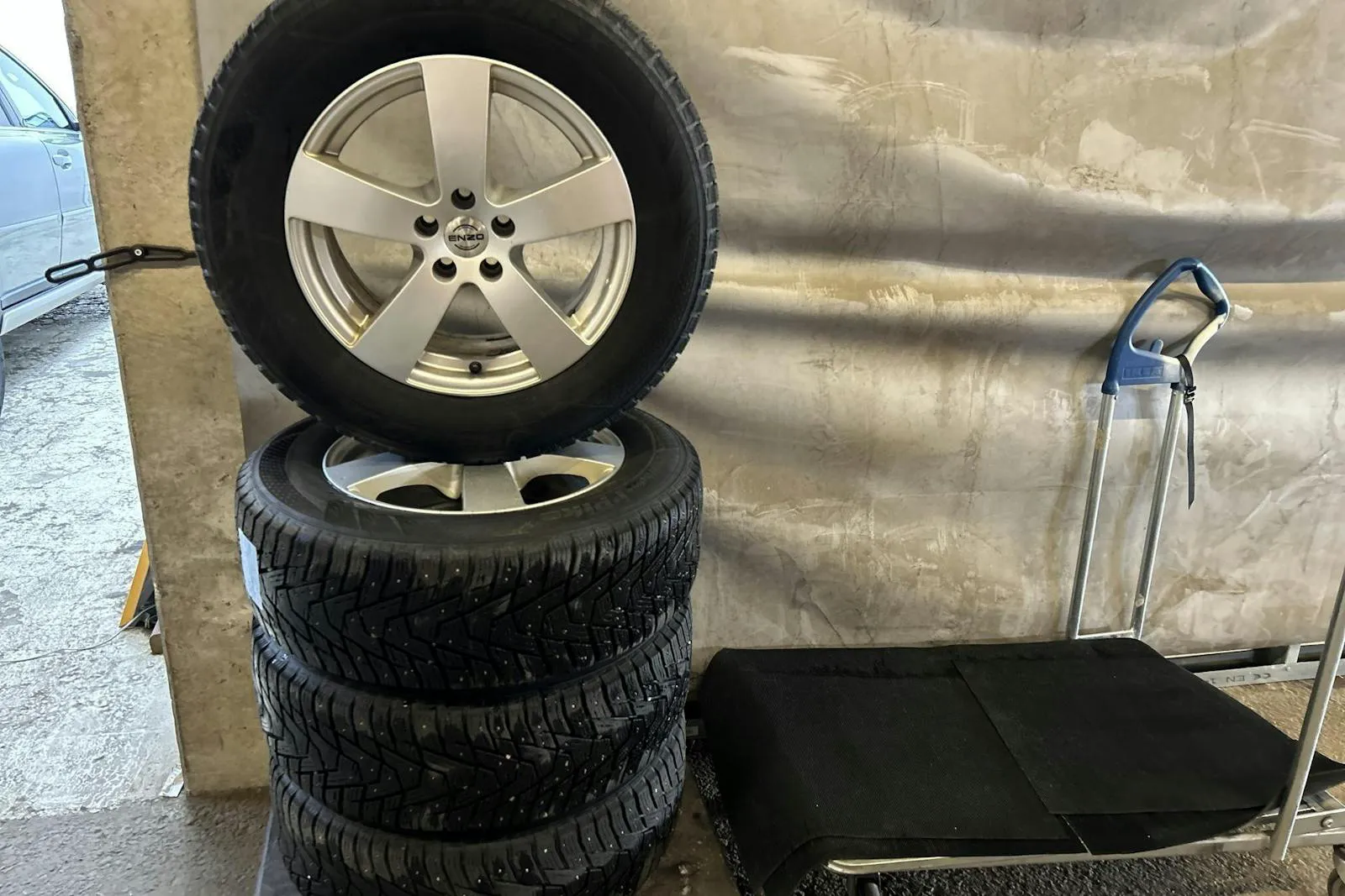 Vehicle image 13