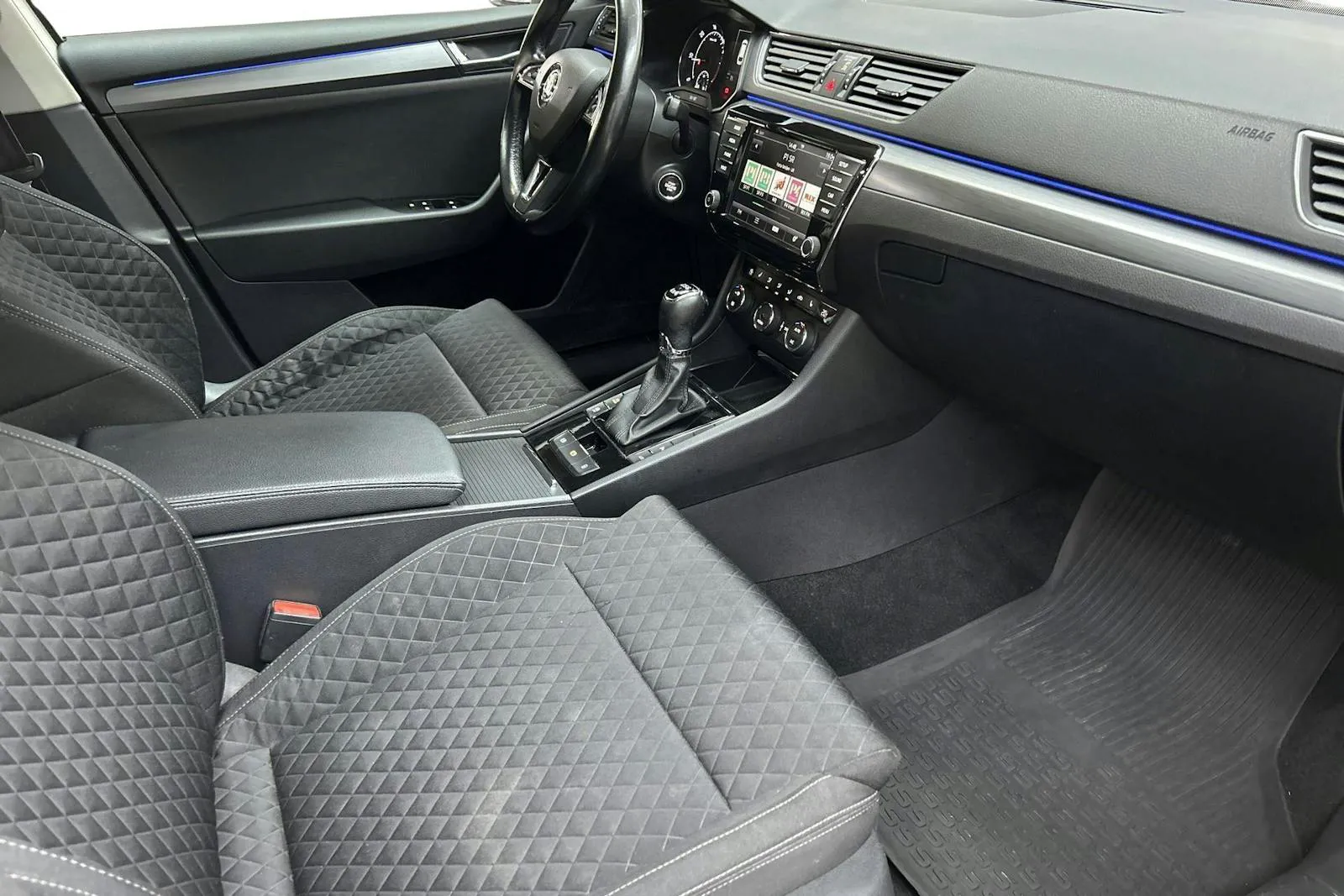 Vehicle image 6