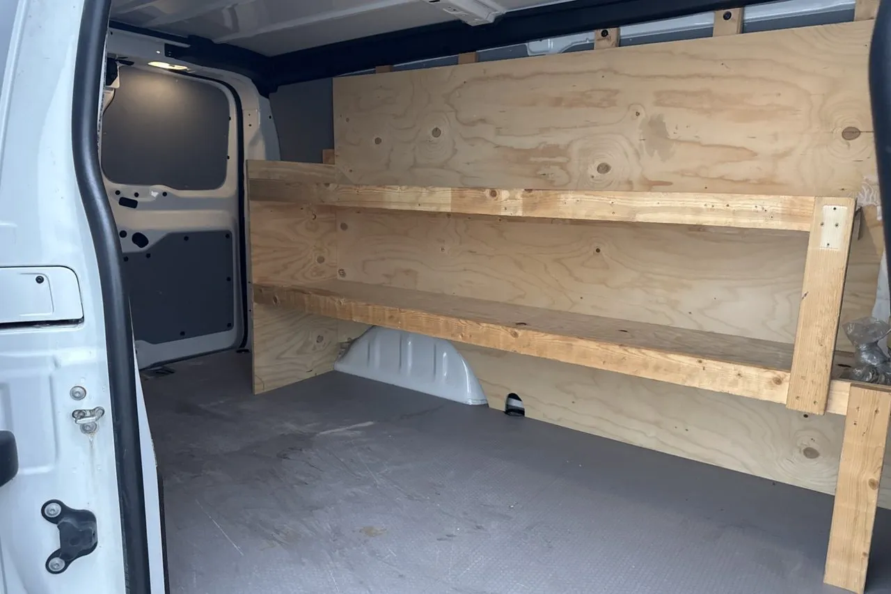 Vehicle image 18