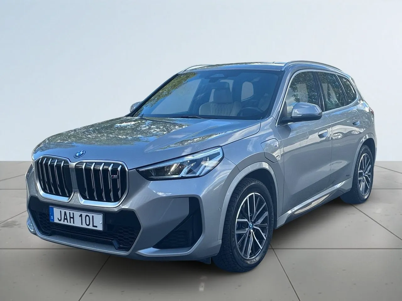 Vehicle image 15
