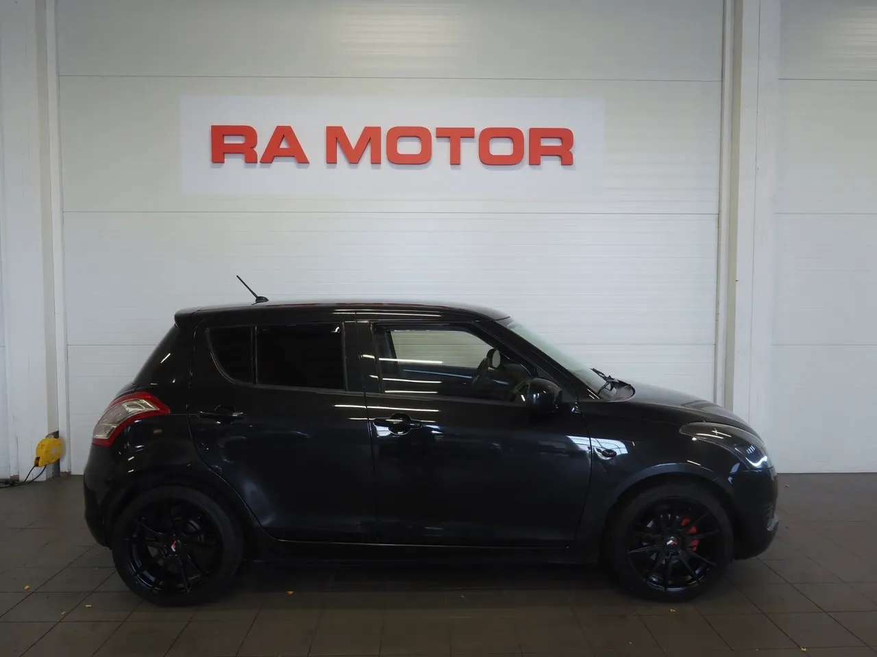 Vehicle image 3