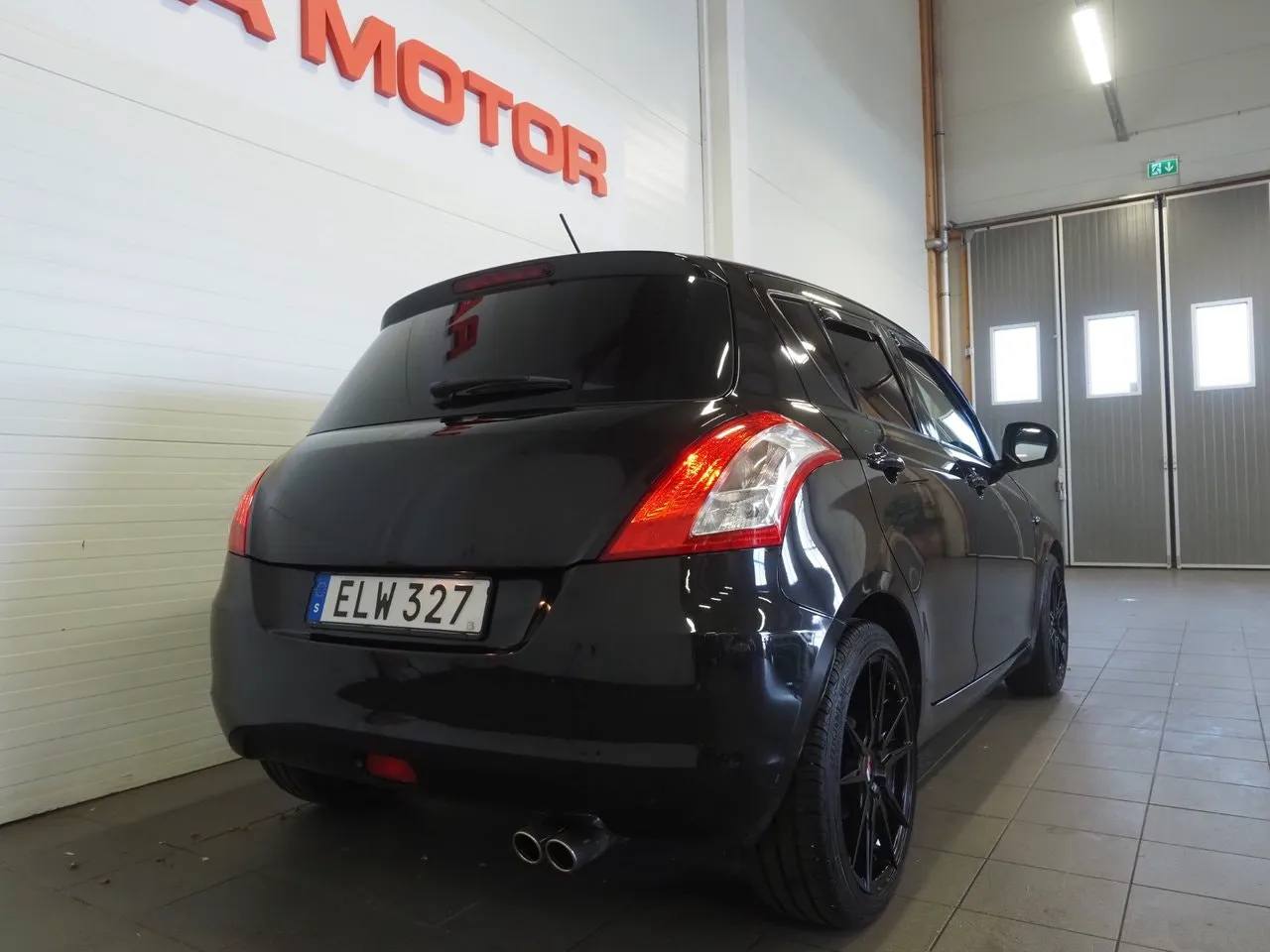 Vehicle image 5