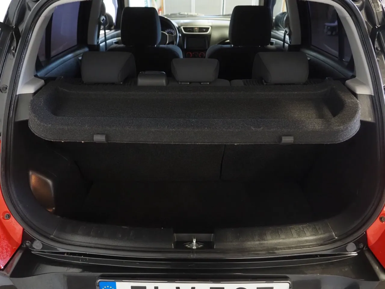 Vehicle image 15