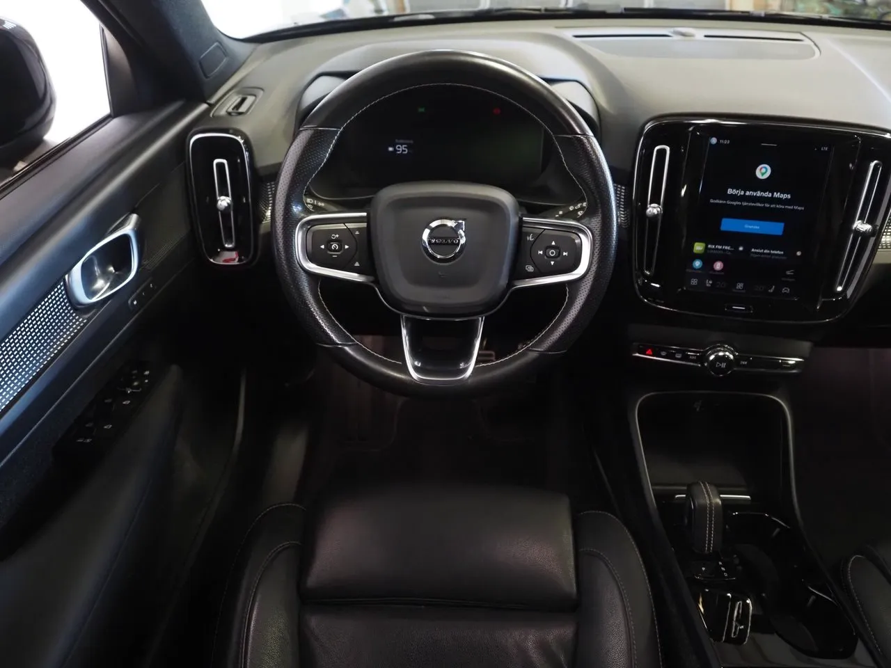 Vehicle image 14