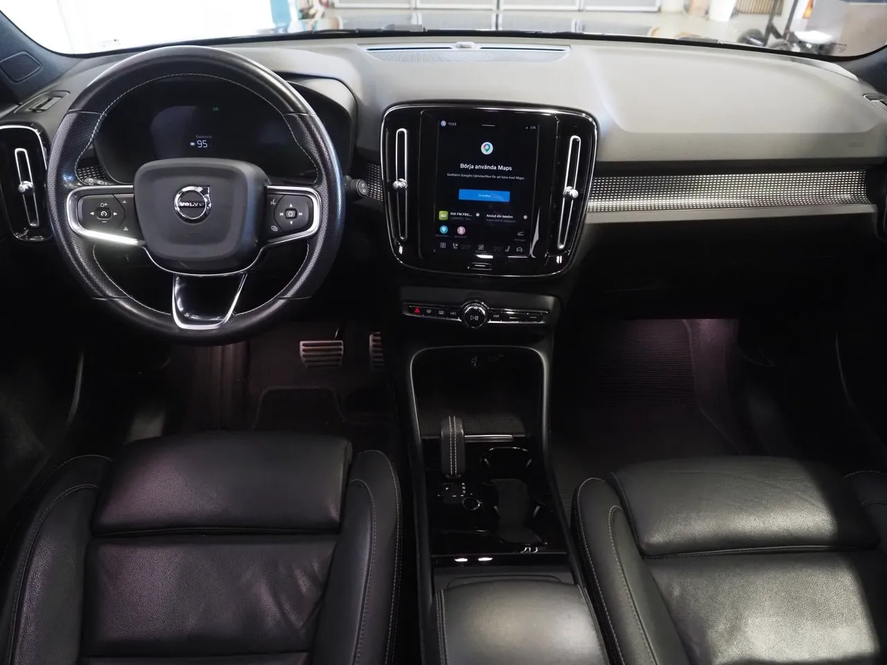 Vehicle image 15
