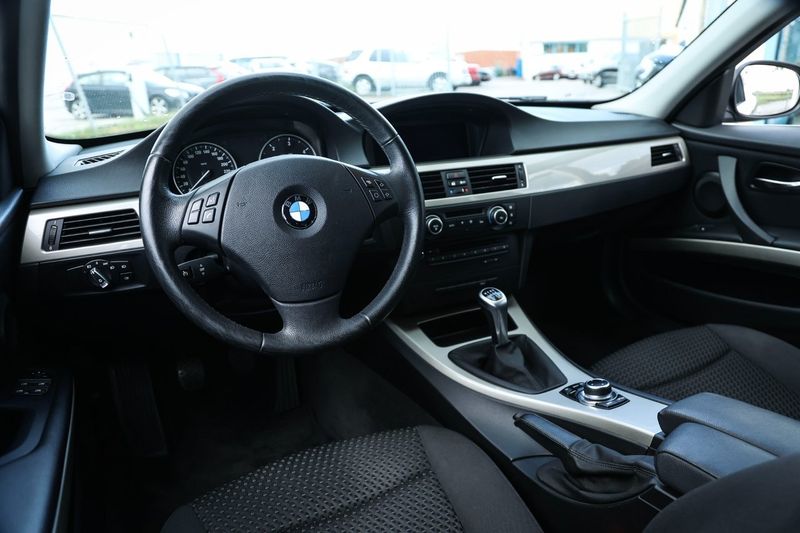BMW 320 bild 12