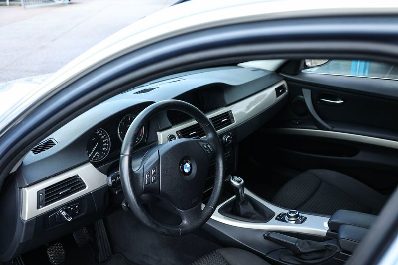 BMW 320 bild 10