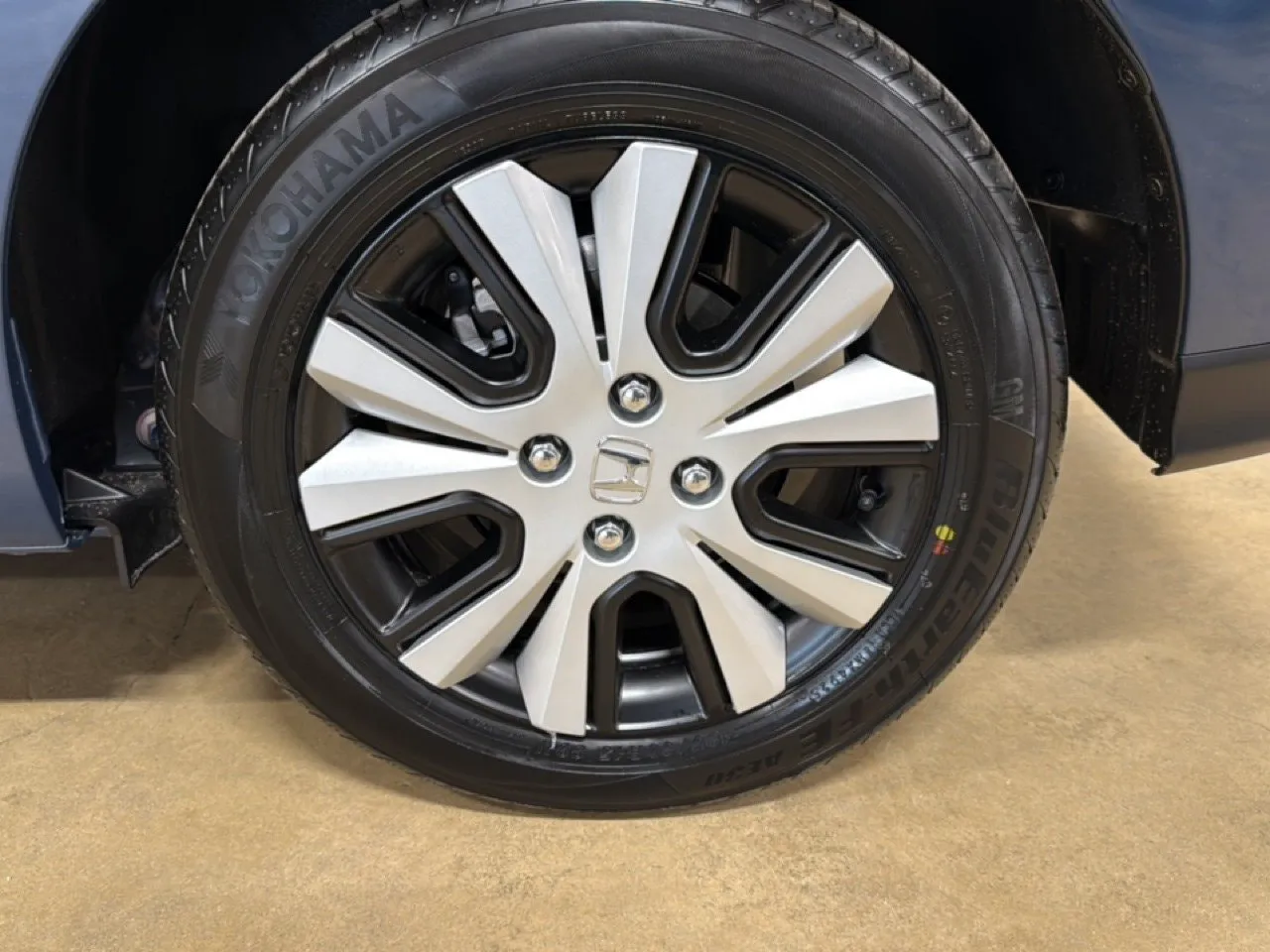 Vehicle image 14