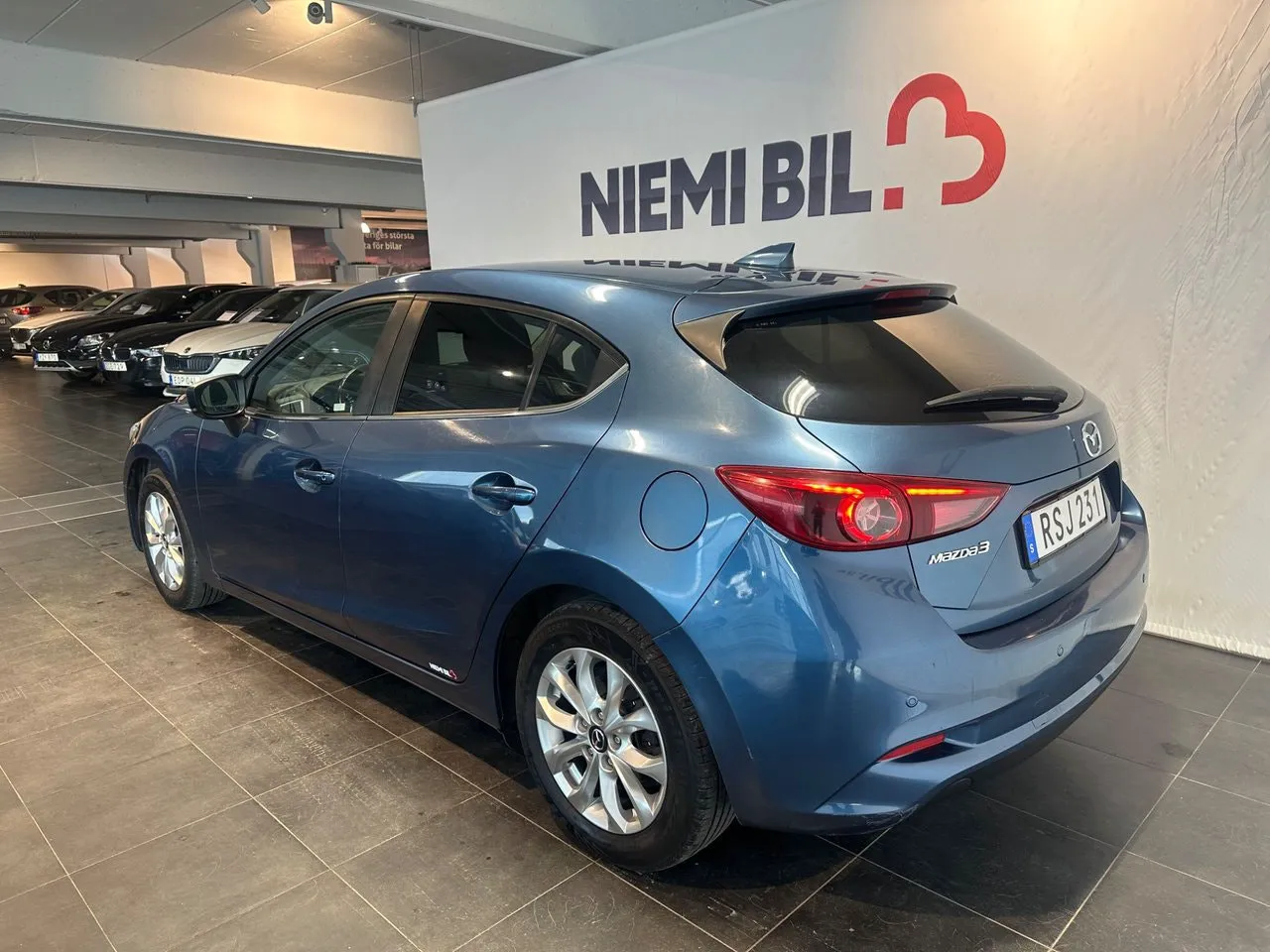 Vehicle image 5