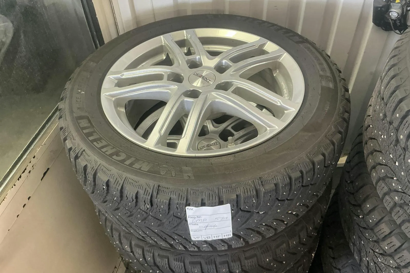 Vehicle image 10