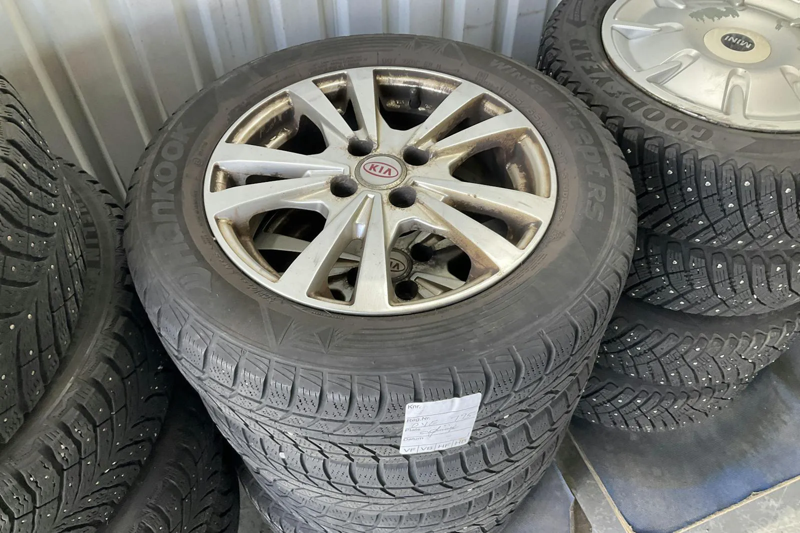 Vehicle image 10