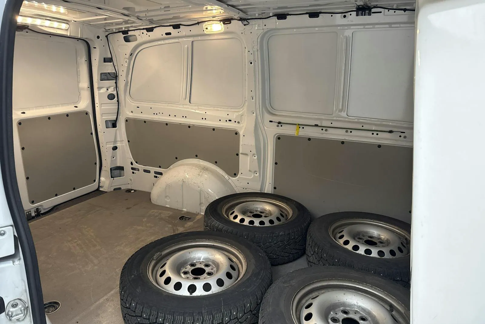 Vehicle image 6